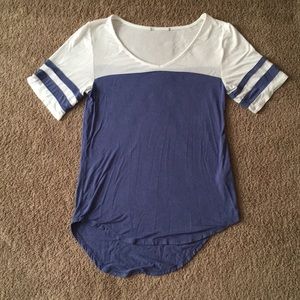 🖤White and blue/purple Tee shirt🖤